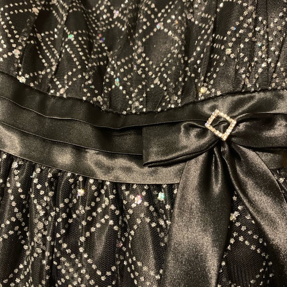 Two Dress - Picture 8 of 8